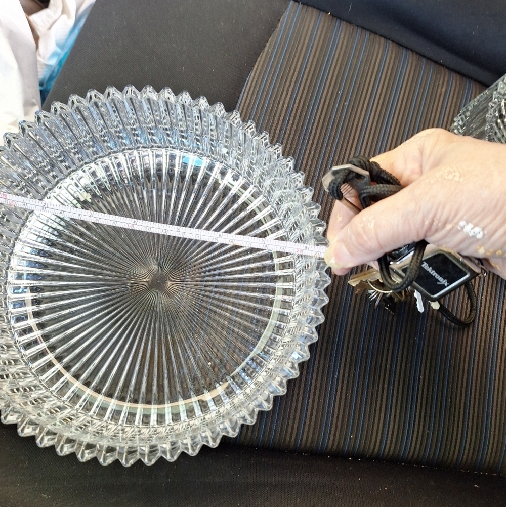 Mikasa Hostess Diamond Fire Cut Crystal Bowl - Picture 3 of 16